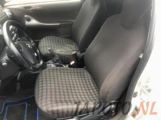 Toyota iQ iQ, Hatchback 3-drs, 2009 / 2015 1.0 12V VVT-i picture 11