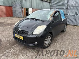 Vrakbiler auto Toyota Yaris Yaris II (P9), Hatchback, 2005 / 2014 1.3 16V VVT-i 2007/9