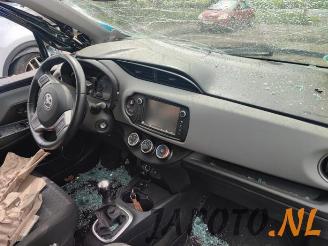 Toyota Yaris Yaris III (P13), Hatchback, 2010 / 2020 1.0 12V VVT-i picture 7