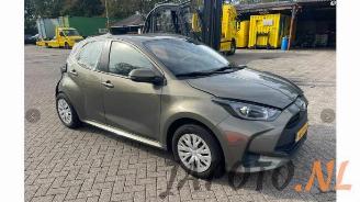 Coche siniestrado Toyota Yaris Yaris IV (P21/PA1/PH1), Hatchback, 2020 1.5 12V Hybrid 115 2021/9