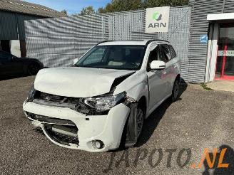 Vrakbiler auto Mitsubishi Outlander Outlander (GF/GG), SUV, 2012 / 2022 2.0 16V PHEV 4x4 2013/12