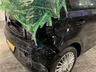 Volkswagen Up! 1.0 high up! BlueMotion NL NAP! picture 9