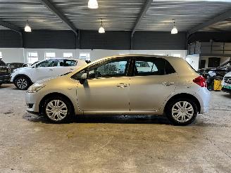 Toyota Auris 1.6 Aspiration Automaat 134.000 KM NAP! picture 2