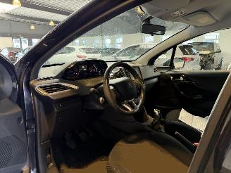 Peugeot 208 1.2 PureTech Allure picture 14