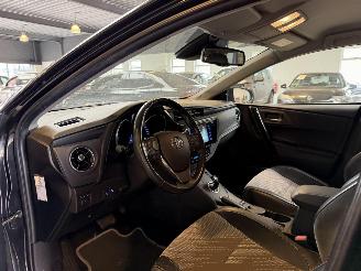 Toyota Auris 1.8 Hybrid Executive picture 11