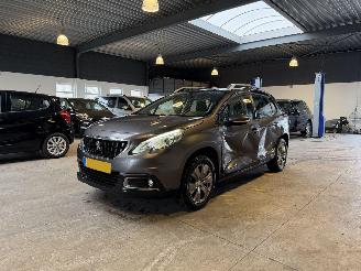 uszkodzony samochody osobowe Peugeot 2008 1.2 PureTech Blue Lion 2017/1