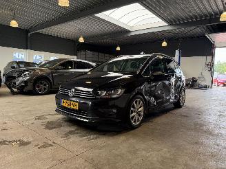 krockskadad bil auto Volkswagen Golf Sportsvan 1.4 TSI Highline 2017/2
