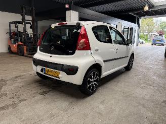 Peugeot 107 1.0-12V Millesim 200 picture 9