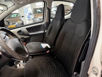 Peugeot 107 1.0-12V Millesim 200 picture 4