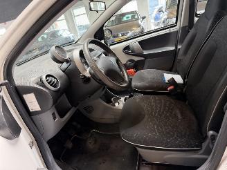 Peugeot 107 1.0-12V Millesim 200 picture 3