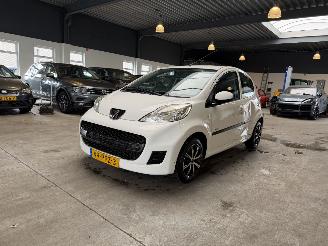 Unfallwagen Peugeot 107 1.0-12V Millesim 200 2011/3