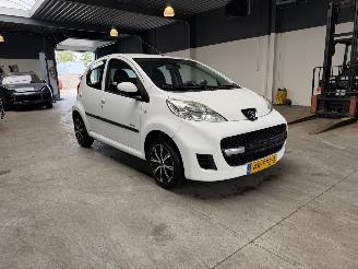 krockskadad bil auto Peugeot 107 1.0-12V Millesim 200 2011/3
