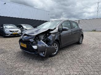 krockskadad bil auto Toyota Yaris 1.5 Hybrid Energy 2018/6