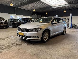Vaurioauto  passenger cars Volkswagen Passat 1.6 TDI BlueMotion 2015/4