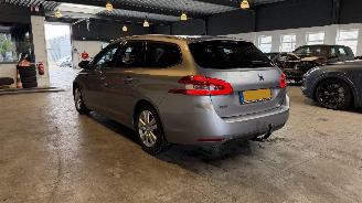 Peugeot 308 1.6 BlueHDI Blue Lease Executive picture 3