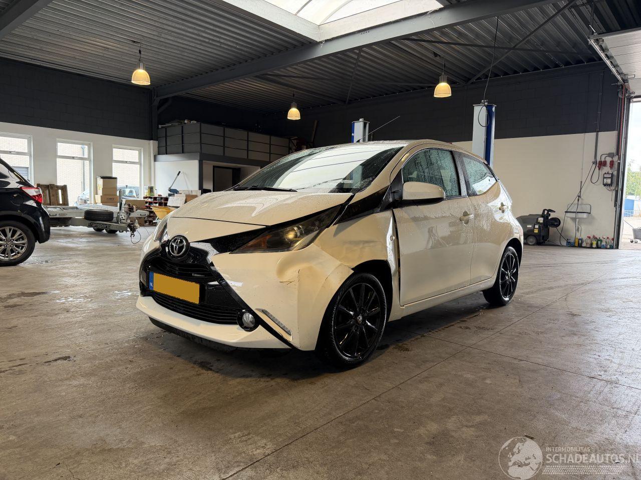 Toyota Aygo 1.0 VVT-i x-play NAP!