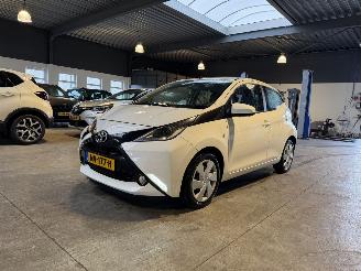 skadebil auto Toyota Aygo 1.0 VVT-i x-wave 2017/4