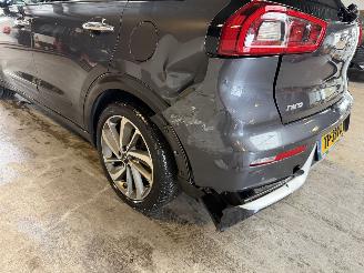 Kia Niro 1.6 GDi Hybrid Design Edition picture 11