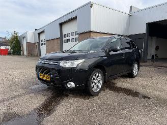 Damaged car Mitsubishi Outlander 2.0 PHEV 4WD 2014/5