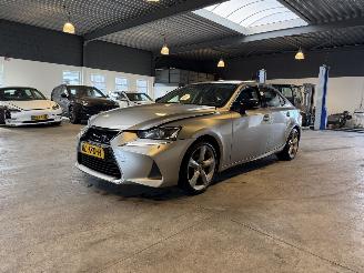 Unfallwagen Lexus IS 300h Hybrid Sp. Ed. 2017/12