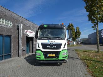 MAN TGS 49.420 10x4 10T gestuurde as achter picture 3