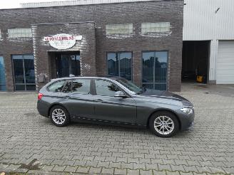 skadebil auto BMW 3-serie Touring 318i Cent.Hi.Ex. 2017/1