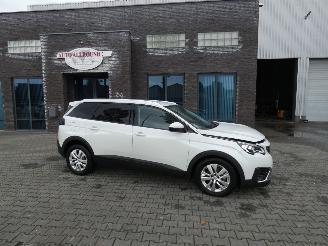 Schadeauto Peugeot 5008 1.2 PT BL. Executive 7 persoons 2019/6