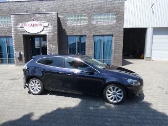 uszkodzony samochody osobowe Volvo V-40 1.5 T3 Nordic+ 2016/3