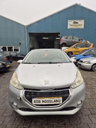 demontáž osobní automobily Peugeot 208 I (CA/CC/CK/CL) Hatchback 1.2 Vti 12V PureTech 82 (EB2F(HMZ)) [60kW][82PK] 2012/1