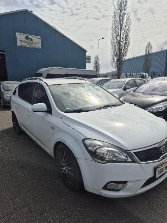 Kia Cee d Sporty Wagon (EDF) Combi 1.4 16V (G4FA) [66kW] 5-BAK picture 6