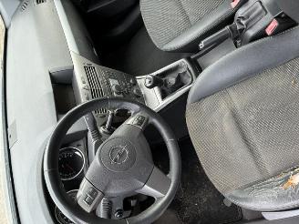 Opel Astra H (L48) Hatchback 5-drs 1.6 16V Twinport (Z16XEP(Euro 4)) [77kW] picture 7