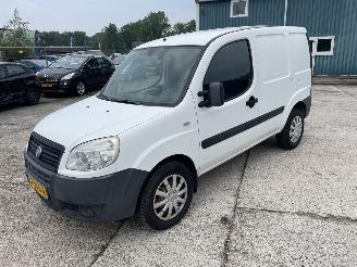 uszkodzony samochody ciężarowe Fiat Doblo Cargo (223) Van 1.3 D 16V Multijet (199.A.2000) 2008/2