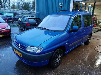 Vaurioauto  passenger cars Citroën Berlingo 1.6 16V Multispace 2002/10