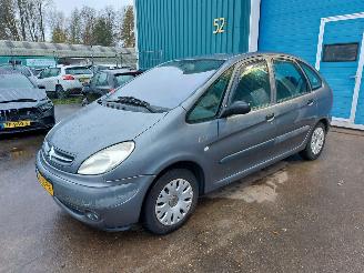 Coche accidentado Citroën Xsara Xsara Picasso (CH) MPV 2.0 16V (EW10J4(RFN)) [100kW] 2004/2