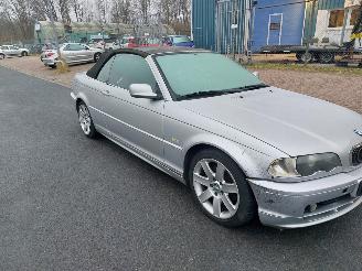 BMW 3-serie 3 serie (E46/2C) Cabrio 323 Ci 24V picture 3