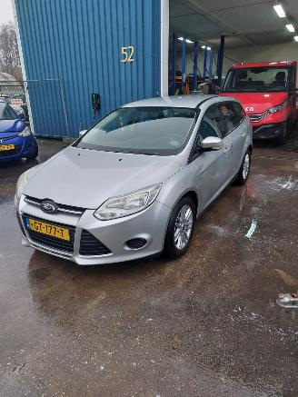 skadebil auto Ford Focus Focus 3 Wagon Combi 1.6 TDCi 95 2011/11