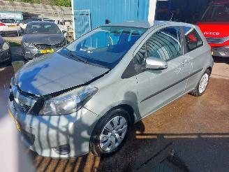 damaged passenger cars Toyota Yaris Yaris III (P13) Hatchback 1.33 16V 2011/12