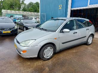 Schadeauto Ford Focus Focus 1 Hatchback 1.6 16V (FYDA) 2001/8