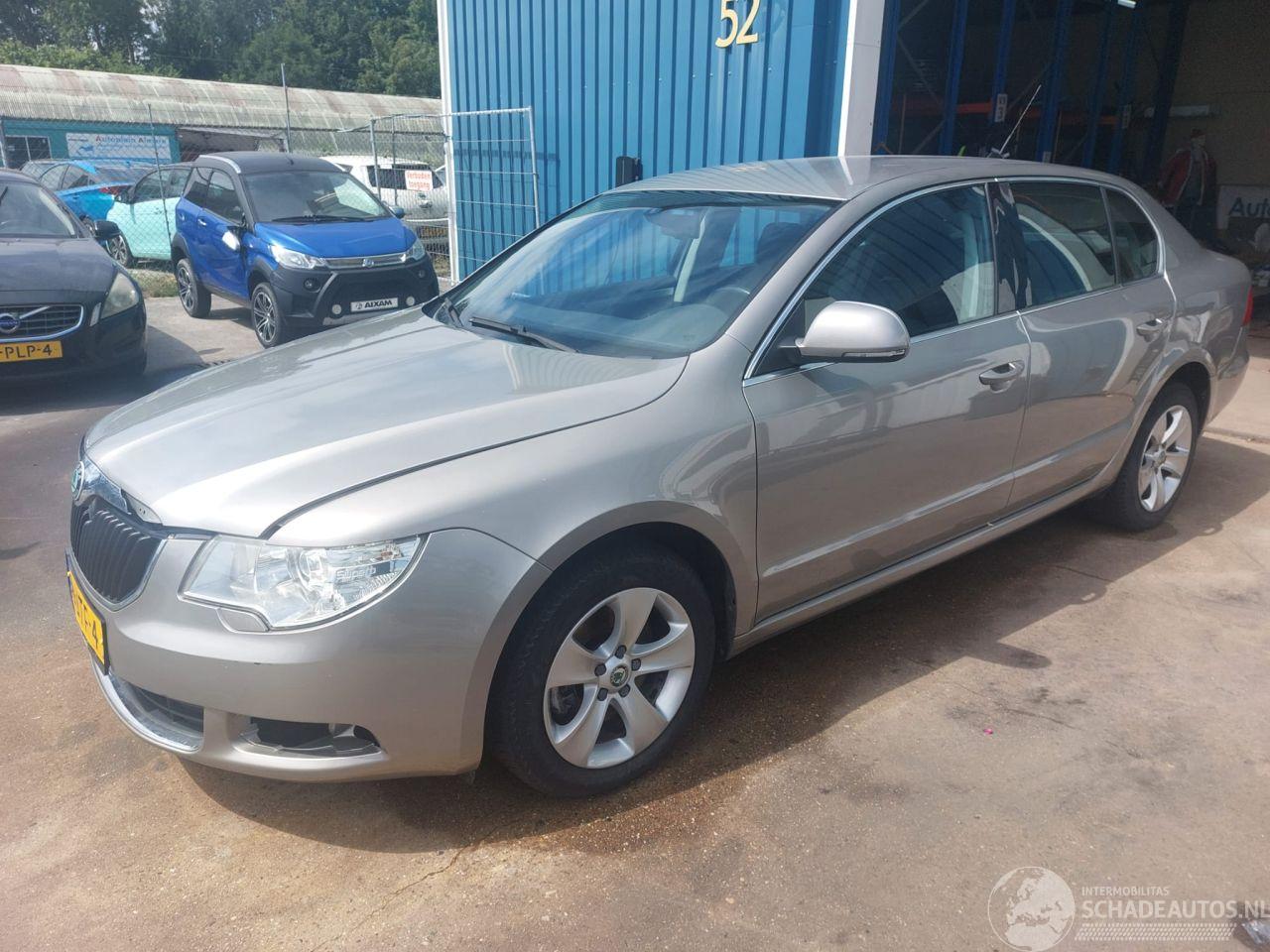 Skoda Superb Superb (3TAA) Hatchback 1.8 TSI 16V