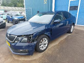 Voiture accidenté Skoda Octavia Octavia (5EAA) Liftback 1.6 TDI 16V 2017/9