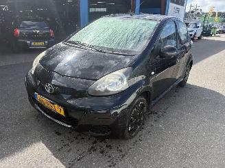 Auto incidentate Toyota Aygo 1.0-12V 50KW Navigator Airco Comfort 5-Drs NAP 2011/7