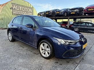krockskadad bil auto Volkswagen Golf 1.0 eTSI 81KW DSG Clima Navi Led Life Business 2021/1