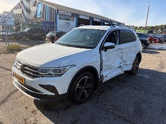 uszkodzony samochody osobowe Volkswagen Tiguan 1.4 TSI 110KW eHybrid Dsg Clima Navi Led R-Line 2021/6