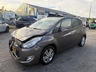 krockskadad bil auto Hyundai Ix20 1.6i 92KW Autom. Clima Navi Pano I-Catcher 2012/6