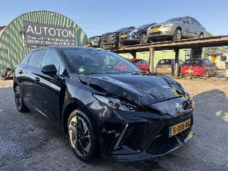 krockskadad bil auto MG MG4 64 kWh 150KW Electric Luxury Navi Clima 360View NAP 2023/4