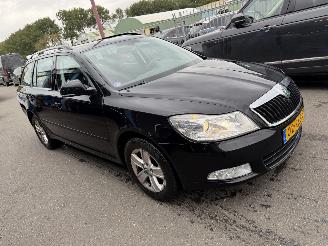 uszkodzony samochody osobowe Skoda Octavia 1.2 TSI 77KW DSG Navi Clima Business Line NAP 2011/6