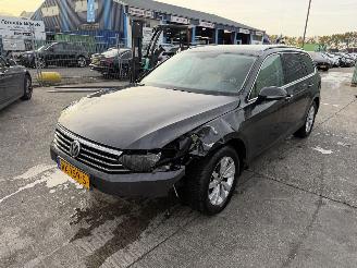 Schadeauto Volkswagen Passat 1.6 TDI 88KW DSG Clima Navi Comfortline 2018/1