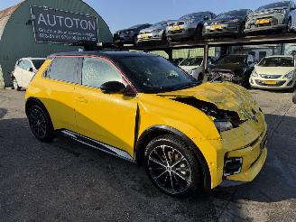 Coche accidentado Renault 5 52 kWh 110KW Comfort Range Iconic Cing Clima Navi 2025/4