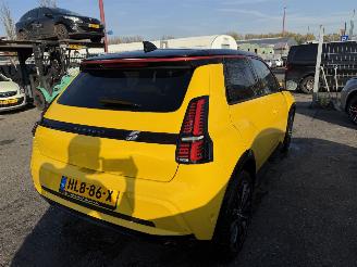 skadebil auto Renault 5 52 kWh 110KW Comfort Range Iconic Cing Clima Navi 2025/4