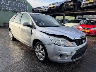 Damaged car Ford Focus 1.6 74KW Airco Trend 5-Drs NAP 2008/4